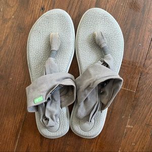 Sanuk yoga sling LIKE NEW